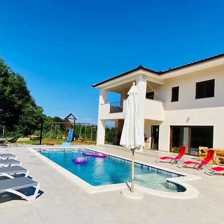 Villa Fluggi Near Labin Santalezi Eksteriør billede
