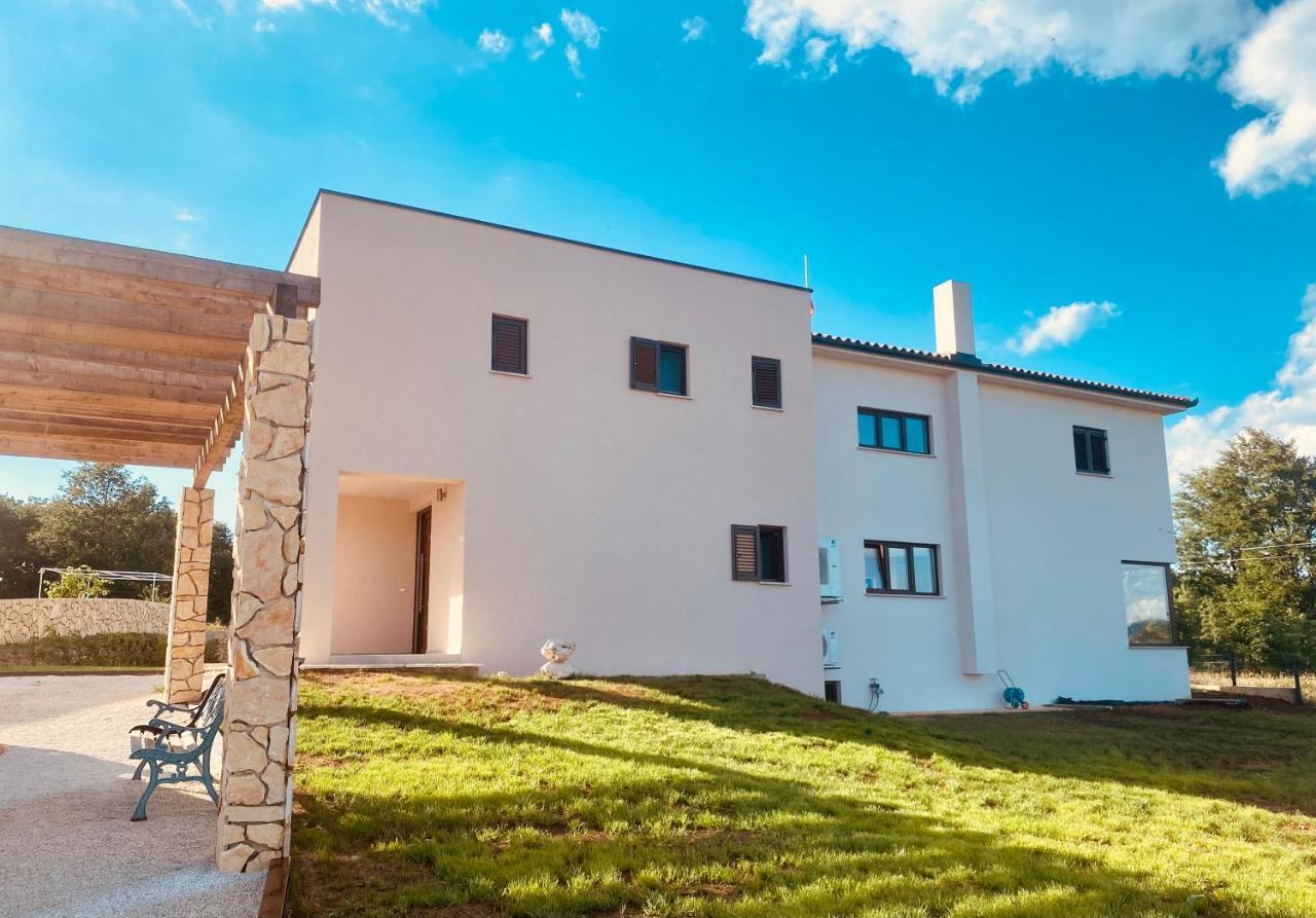 Villa Fluggi Near Labin Santalezi Eksteriør billede