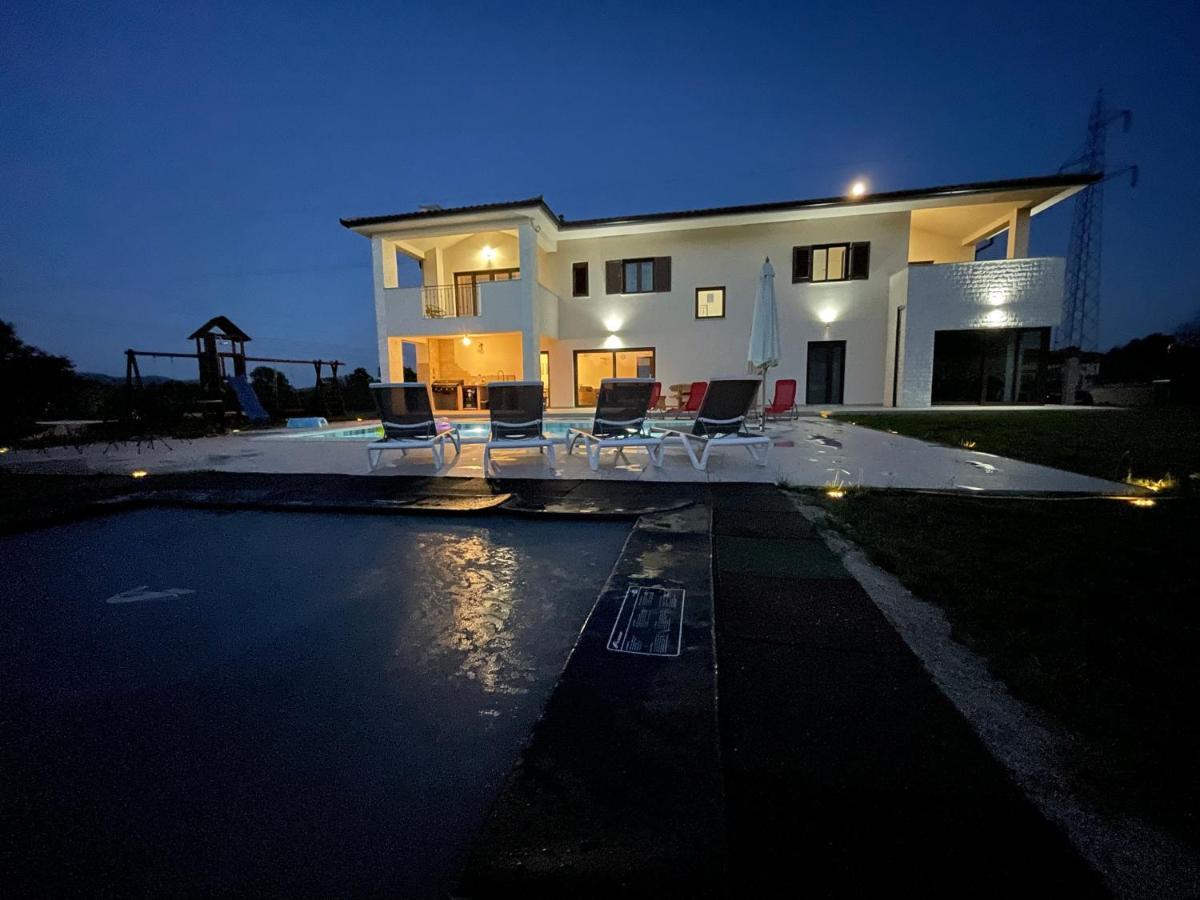 Villa Fluggi Near Labin Santalezi Eksteriør billede