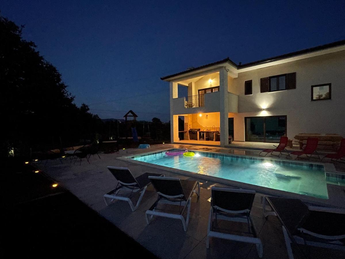 Villa Fluggi Near Labin Santalezi Eksteriør billede